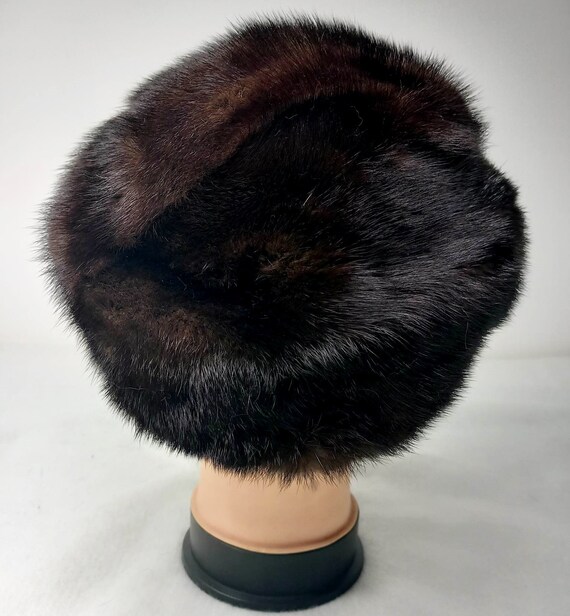 Handmade Brown Mink Fur Hat: Elegant Women display picture 1