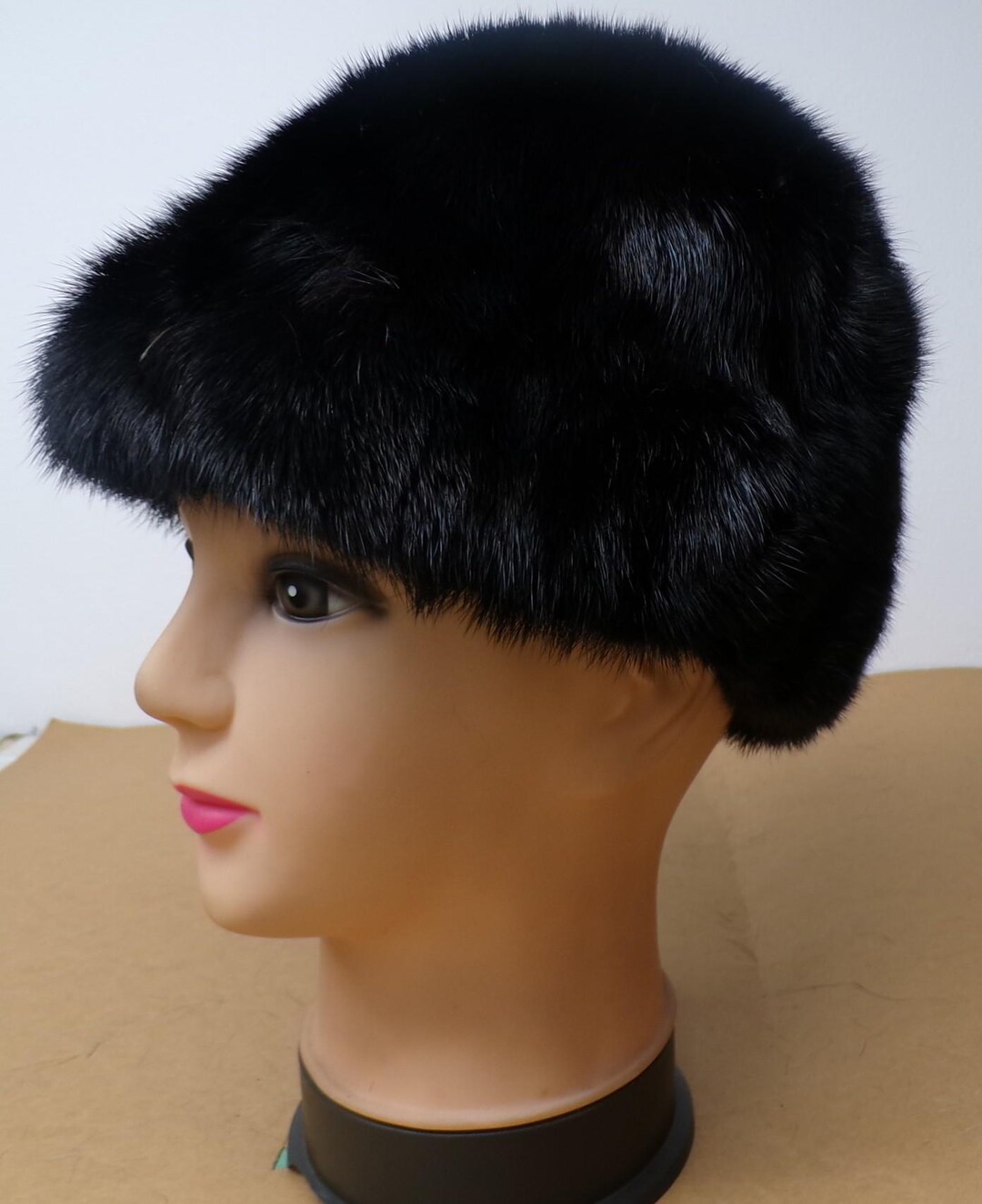 Luxury Brown Mink Fur Beret: Elegant Handmade Hat - Etsy display picture 1
