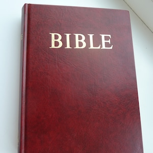 Biblia CHECA - con tapa roja NUEVA Biblia CHECA