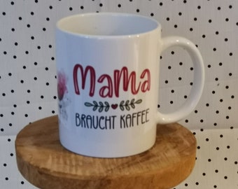 Kaffeetasse Mama braucht Kaffee, Muttertag, Liebe, Valentinstag, Geschenk, Mitbringsel, Geburtstag, personalisiert,