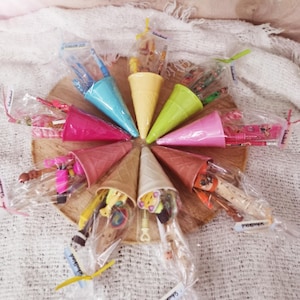 kleine gefüllte Zuckertüte, Mitbringsel für Studium, Arbeit, Schuleinführung, Geschwistergeschenk, Einschulung, Eistüte