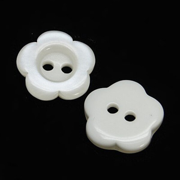 Pack of 20 Resin Flower Buttons – 15mm – White