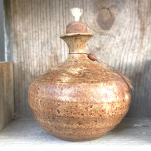 MCM Oil Lamp Handmade by Roger Butler of Feather River Pottery Brown & White Speckled Glaze 4 Inch Tall Signed