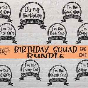Puede incluir: Un conjunto de diez archivos de corte SVG de escuadrón de cumpleaños en blanco y negro. Cada archivo presenta un círculo con texto dentro, como "Soy el salvaje" y "Es mi cumpleaños".