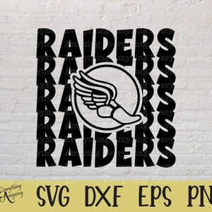 Könnte beinhalten: Schwarzweißes Grafikdesign mit dem Wort "RAIDERS", das mehrmals in einem geschichteten Muster wiederholt wird. Eine stilisierte laufende Figur mit Flügeln ist in der Mitte des Designs platziert.