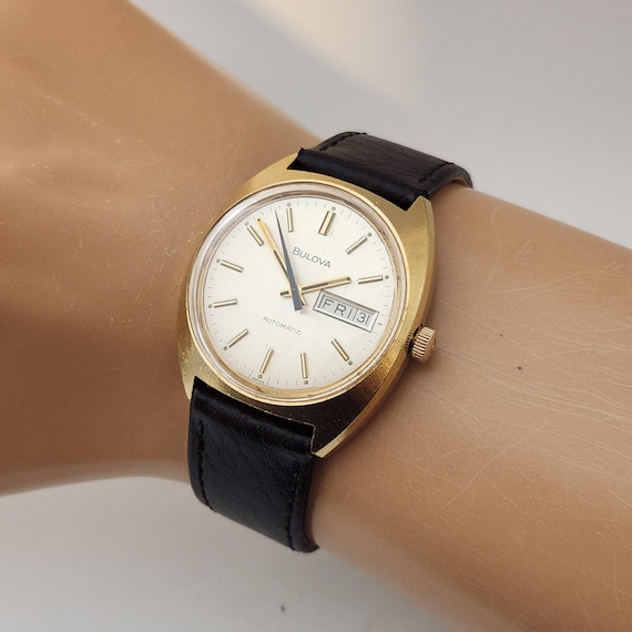 Vintage BULOVA AUTOMATIC Swiss Made 17 Jewels, Day/date, Excellent