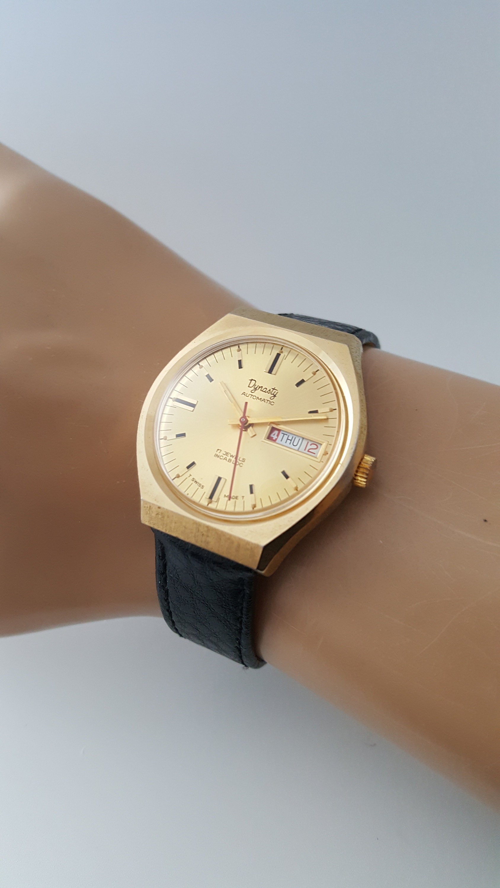 Vintage DYNASTY AUTOMATIC Swiss Made 17 Jewels Day date Very
