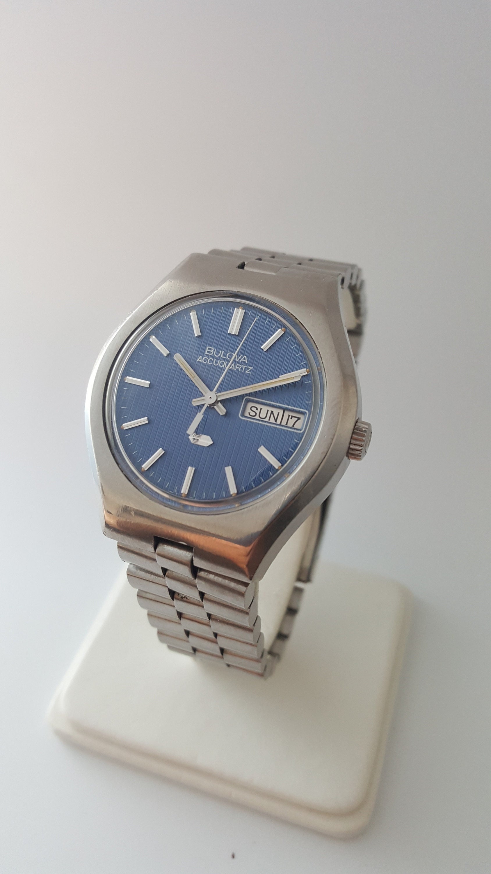 Bulova clearance accuquartz 2242