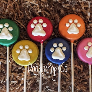 Paw print Oreo cookie pops / Puppy birthday party favor / chocolate covered Oreo / pet lover gift / one dozen (12)