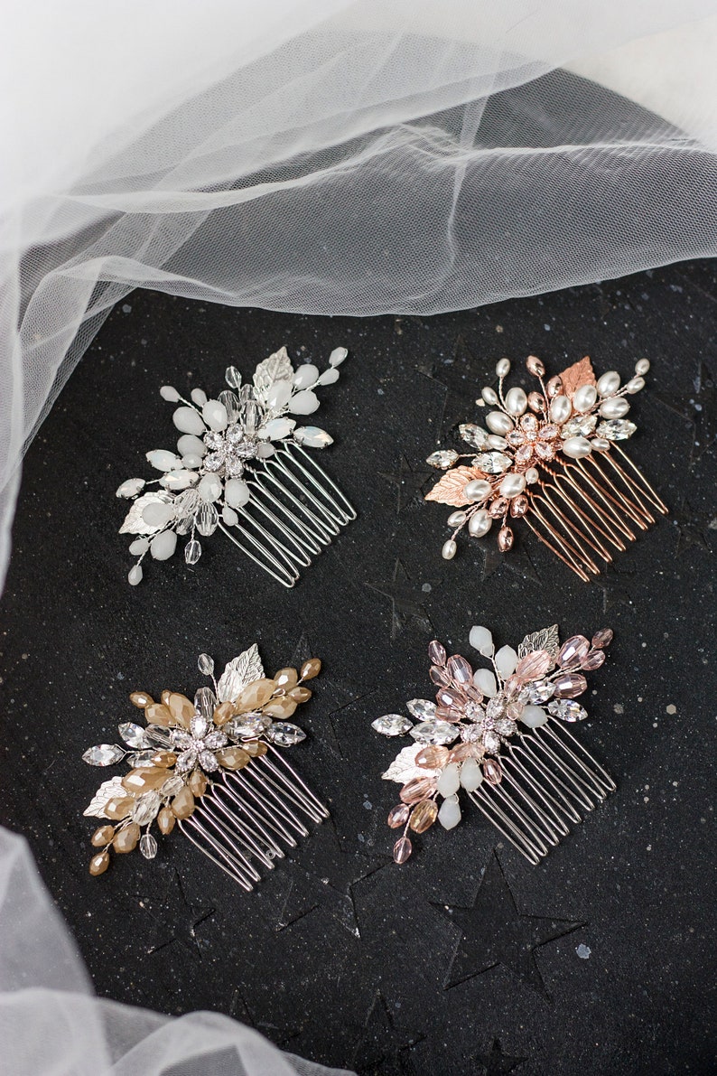 Small bridal hair comb Floral wedding haircomb Wedding white hair piece Bride pink rose gold flower headpiece Beige foliar hairclip