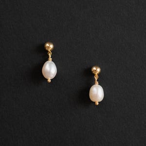 Natural Freshwater Pearl Earrings, Minimalist Dainty Drop Earrings with Pearls and Gold Plated Brass 18K, Wedding & Bridal Jewelry Gift
