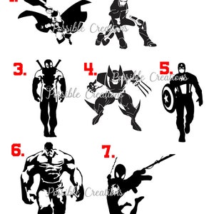 Può includere: Immagini in silhouette in bianco e nero di sette diversi supereroi. I supereroi includono Thor, Iron Man, Deadpool, Wolverine, Capitan America, Hulk e Spiderman.