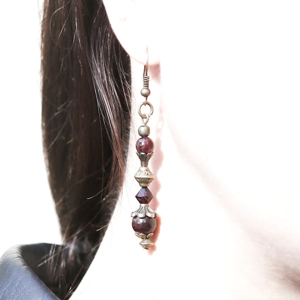 Boucles d'oreille en perles de grenat et toupies Swarovski rouge noir style Art nouveau Années folles Cadeau pierre de naissance janvier