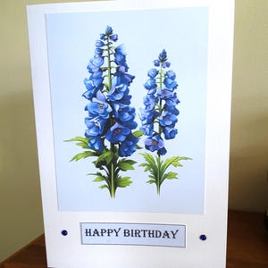 Tarjeta de cumpleaños con delphinium, tarjeta de cumpleaños con flores de julio, tarjetas florales, tarjeta de cumpleaños para mujer, tarjeta floral azul