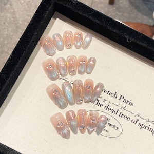 Uñas postizas Shell: bocetos románticos a mano alzada, estilo veraniego