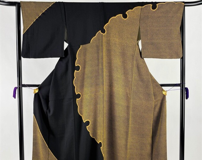 Striking Silk Crepe Kimono, Japanese Vintage Kimono, Houmongi