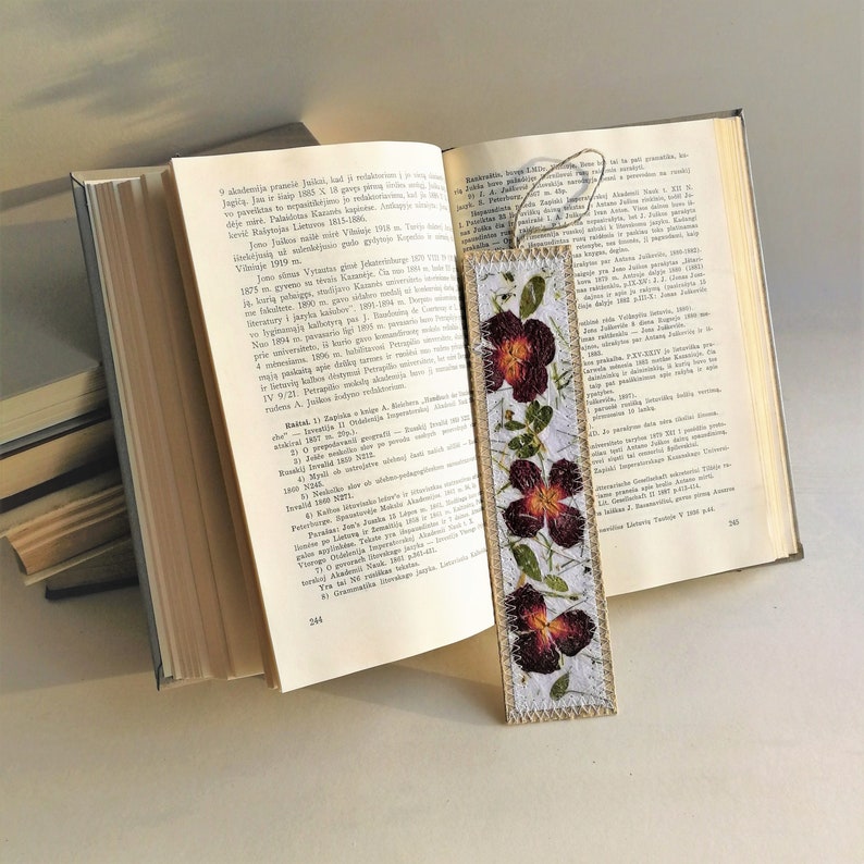 Marque-pages fleurs roses pressées, cadeau hygge fait main pour les amateurs de livres image 7