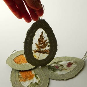 Decorazioni per uova, carta fatta a mano con fiori secchi, piccolo regalo di uova di Pasqua, decorazione ecologica