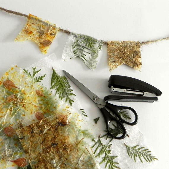 Carta vegetale fatta a mano: texture di erba verde, carta da regalo, carta per scrapbooking - Italia