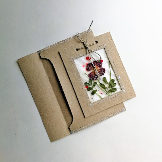 Set di 5 sacchetti di carta fatti a mano con fiori e piante veri, carta da regalo - Italia Set di 5 sacchetti di carta fatti a mano con fiori e piante veri, carta da regalo - Italia