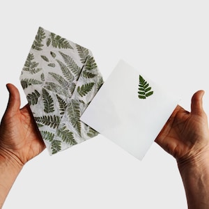 Juego de sobres y tarjetas con notas de helecho prensado, regalo minimalista hecho a mano inspirado en la naturaleza