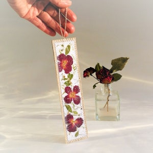 Marque-pages fleurs roses pressées, cadeau hygge fait main pour les amateurs de livres image 2