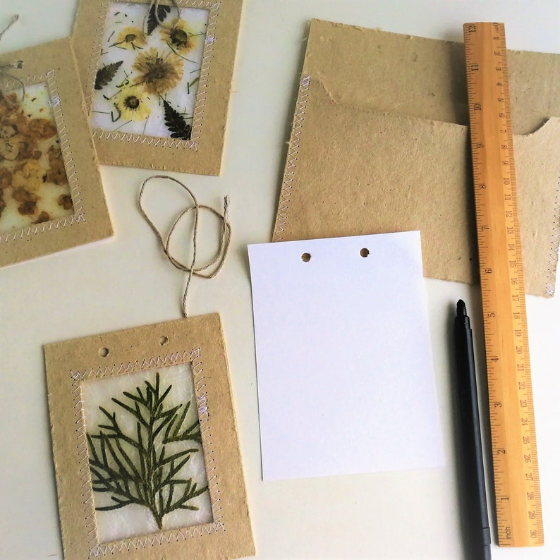 Ein handgemachtes 3er Set Grußkarten mit getrockneten Blumen und Pflanzen Bild 6