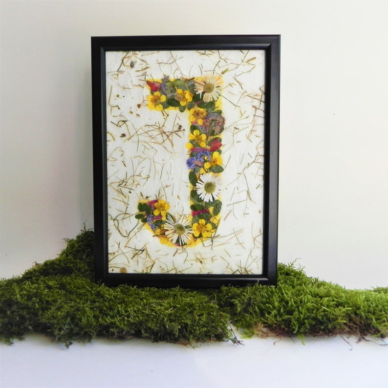 Flower initial letters for wall decor, pressed botanical frame art, couples gift image 3
