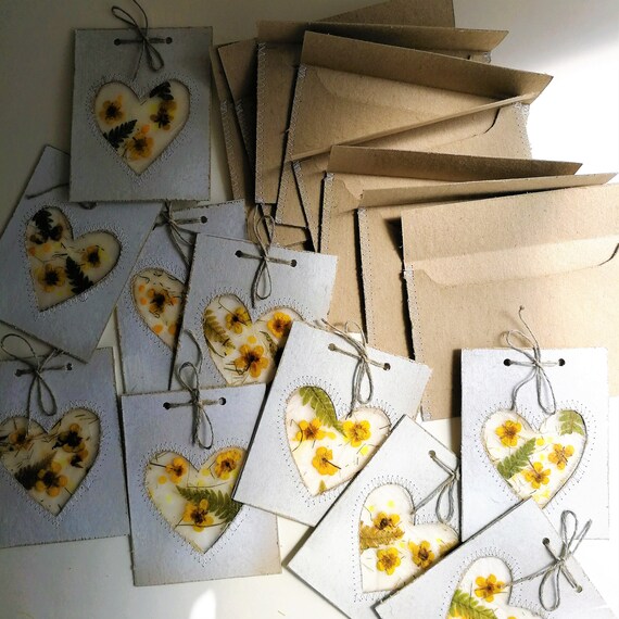 Biglietto Save the Date con fiori secchi autunnali e buste CAMPIONE DI CARTOLINA - Italia