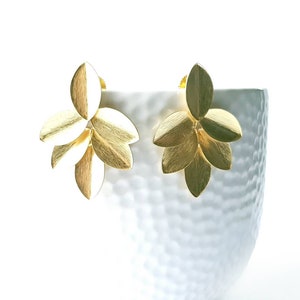 Brass leaf earrings - Leaf earrings - Gold leaf earrings - Unique earrings- Stud earrings