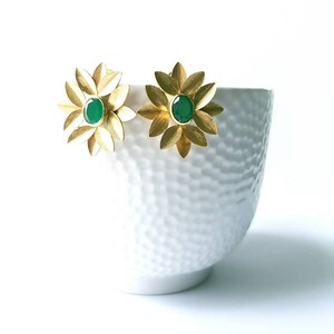 Green onyx earrings - Brass flower earrings - Onyx jewelry - Unique earrings- Gemstone  earrings