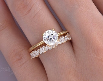 Round Cut Moissanite Solitaire Engagement Ring Set Yellow Gold Bridal Set Vintage Cluster Ring Women Promise Anniversary Ring Art Deco Ring