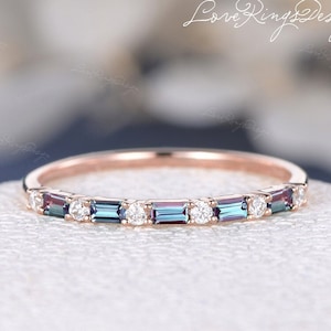 Alexandrite Wedding Band Women Baguette Cut Alexandrite and Moissanite Ring Vintage 14K Rose Gold Dainty Stacking Anniversary Ring Gift Mini