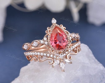 Unique Padparadscha Engagement Ring Set 2pcs Pear Shaped Lab Pink Sapphire Ring Rose Gold Moissanite Wedding Band Bridal Set Milgrain