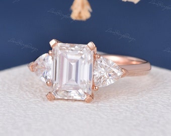 Size Choice Emerald Cut Moissanite Engagement Ring Rose Gold Trillion Moissanite Ring Brilliant Ring Three Stones Plain Band 1ct 2ct 3ct