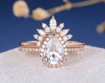 Pear Shaped White Topaz Engagement Ring Set 2pcs Rose Gold Bridal Wedding Set Diamond Cluster Ring Wedding Band Women Unique Anniversary