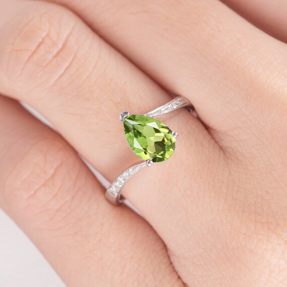 Peridot pear shaped ring deals