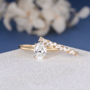 1.5CT Moissanite Bridal Set Vintage Oval Solitaire Moissanite Engagement Ring Unique Cluster Wedding Band Women Simple Anniversary Ring 2pcs image 4