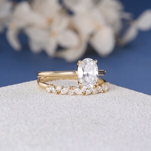 1.5CT Moissanite Bridal Set Vintage Oval Solitaire Moissanite Engagement Ring Unique Cluster Wedding Band Women Simple Anniversary Ring 2pcs image 2