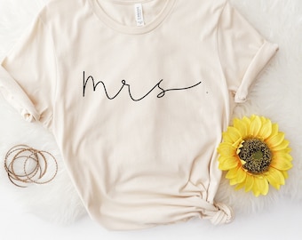 Mrs Shirt, Bridal Shower Gift, Wedding Gift, Bride Gift, Honeymoon Shirt, Just Married Shirt, Newlywed Shirt, Mrs Custom Shirt, Mr and Mrs