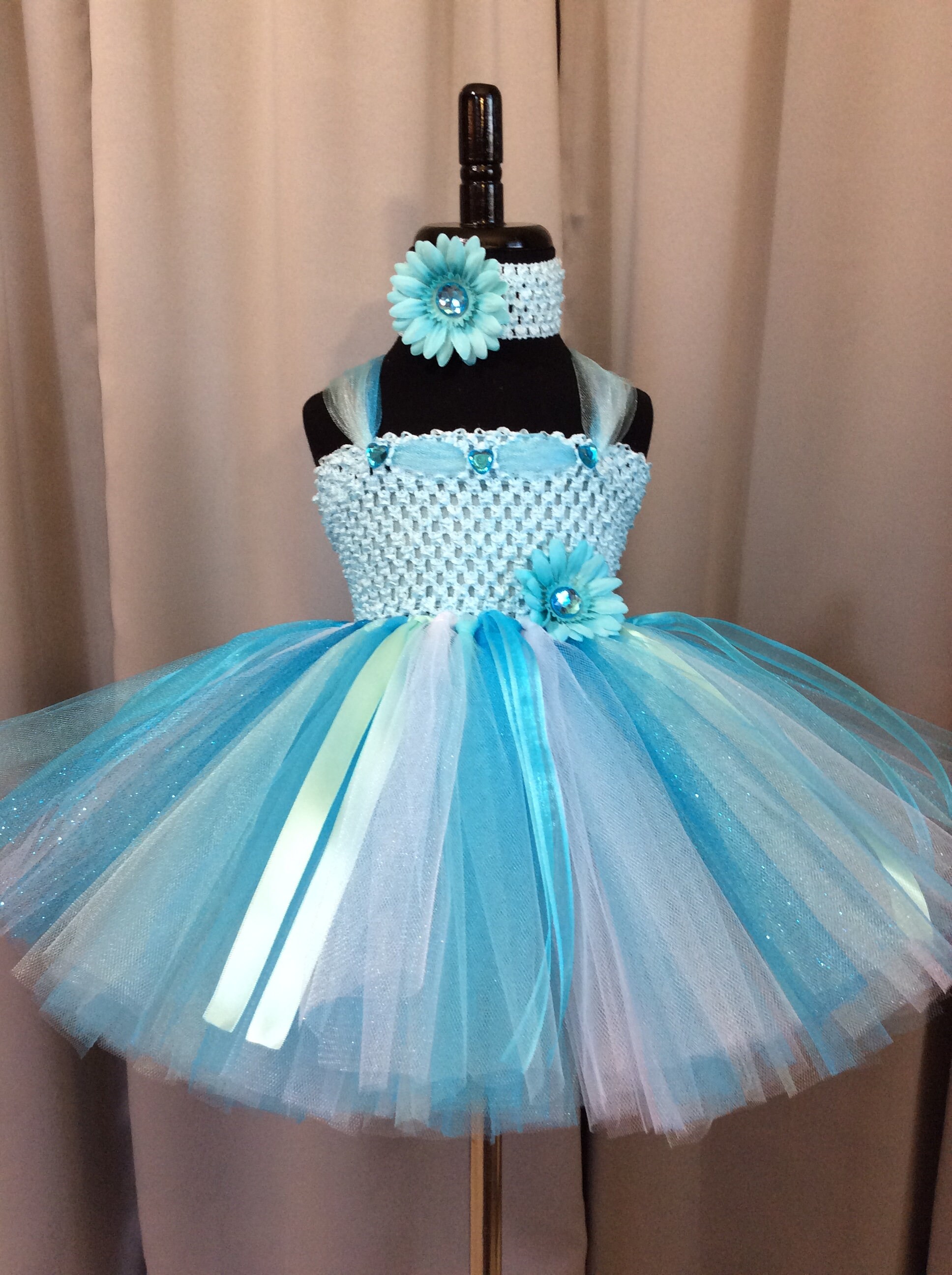 turquoise and white outfits