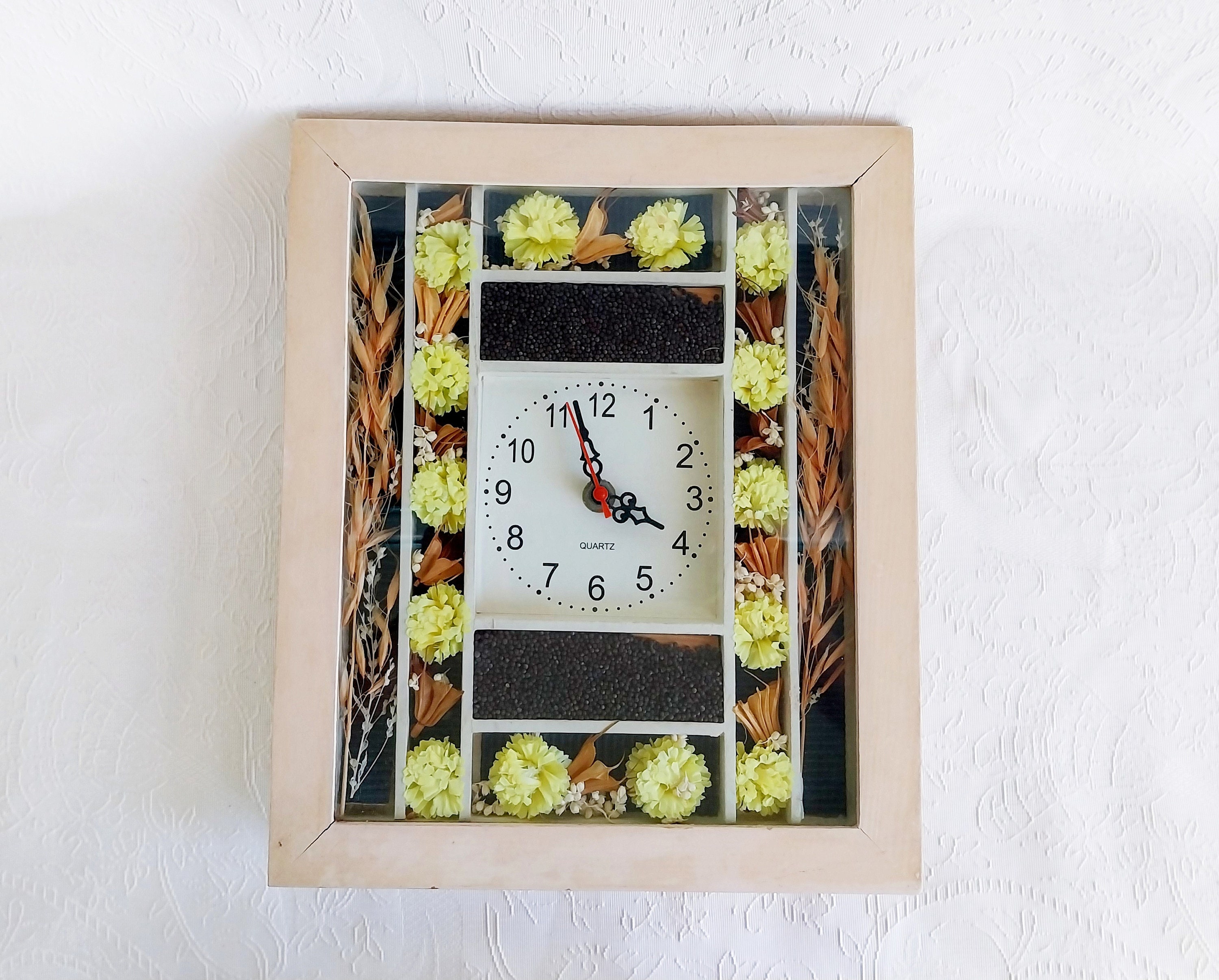 Vintage Wall Clock With Dried Seeds and Flowers Wooden Wall Clock