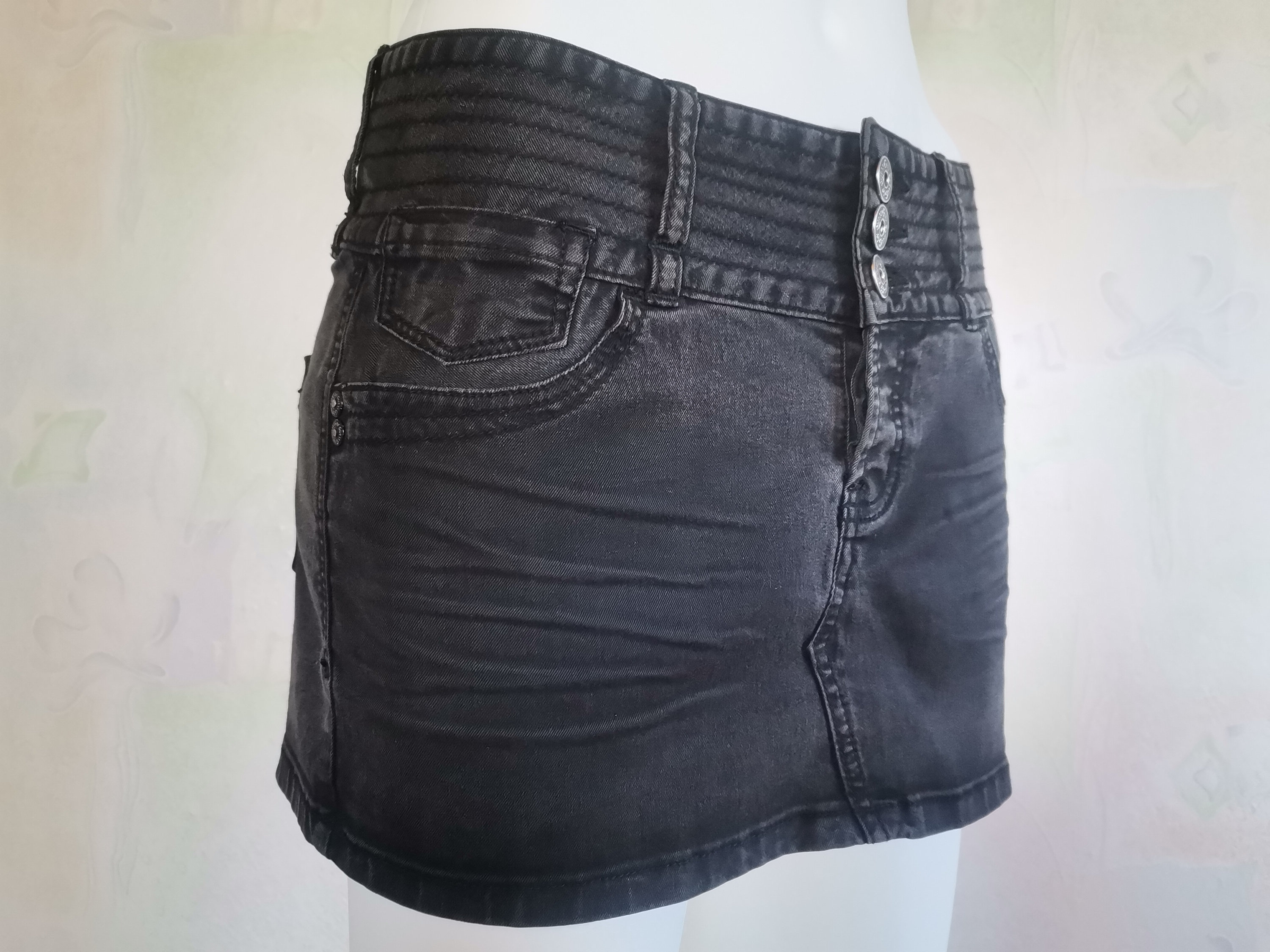W/31 Size M Vtg Guess Jean Skirt Dark 