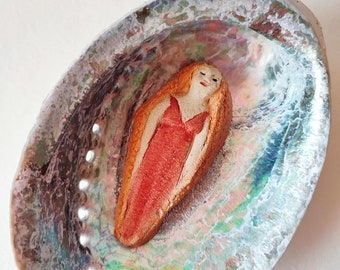 Ceramic Goddess, Venus pocket goddess, handcrafted ceramic figurine, symbol of strength, altar decor, unique piece, empowerment