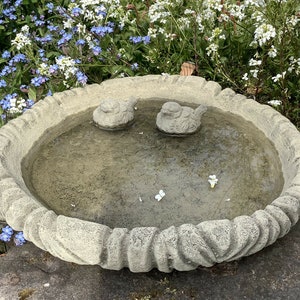 Reconstituted Stone Garden Log Style Bird Bath & 2 Baby Birds / Feeder Ornament