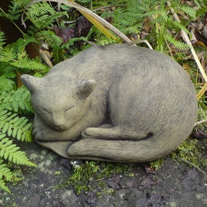 Reconstituted Stone Garden Curled up Cat Statue / Memorial