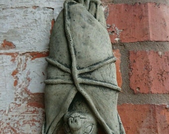 Reconstituted Stone Garden Hanging Bat Plaque