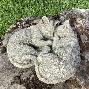 Reconstituted Stone Garden Cuddling Cats Ornament Cat Memorisl Statue