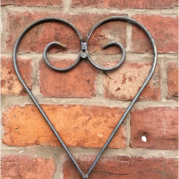 Rusty Wall Hanging Metal Heart Plaque/ Garden Decoration - Steel