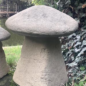 Stone Garden Large Mushroom / Toadstool garden Ornament